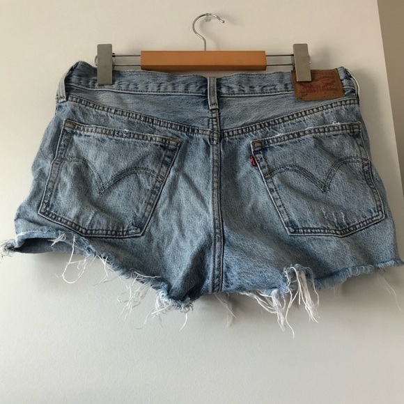 Levis 501 DENIM DISTRESSED SHORTS SIZE 30 WAIST HIGH RISE BUTTON FLY - Picture 9 of 12